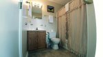 Annie Oakley Room private bathroom